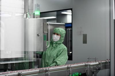 康希诺生物新冠疫苗三期生产基地产品在天津下线